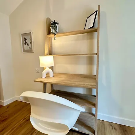 Le Repos Urbain, Pres De Carat Et Naval Group