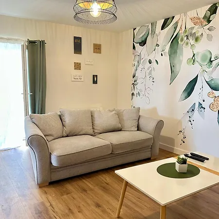 Casa vacanze Le Repos Urbain, Pres De Carat Et Naval Group *
