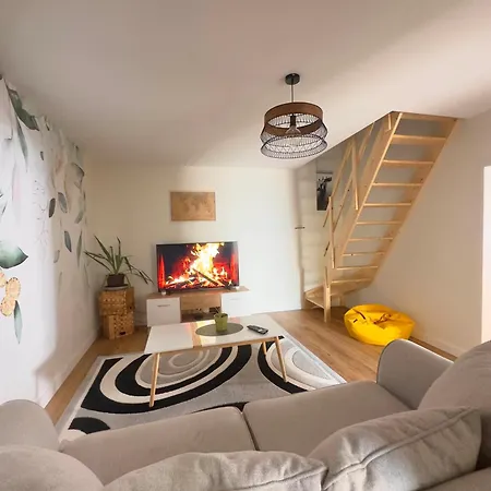Le Repos Urbain, Pres De Carat Et Naval Group